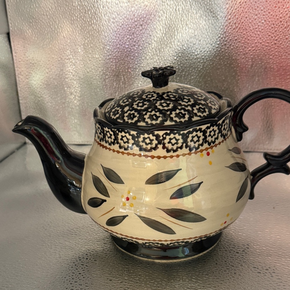 Vintage Temptations Hand Painted Tea Pot and Cups - Picture 2 of 16